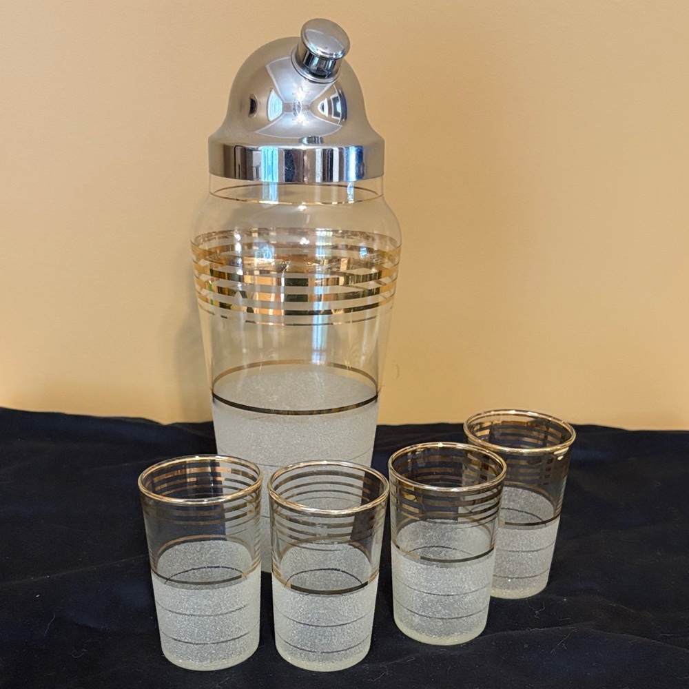 Mid Century Cocktail Shaker and 4 Glasses